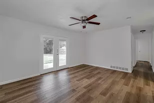 207 Stefanie St, Burleson, TX 76028 - Photo 7