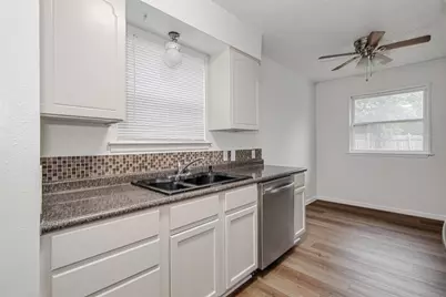 207 Stefanie Street, Burleson, TX 76028 - Photo 13