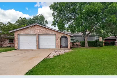 207 Stefanie Street, Burleson, TX 76028 - Photo 1