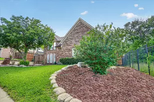 6319 Lake Bluff Dr, Dallas, TX 75249 - Photo 3