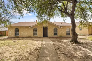 2918 Pinewood Dr, Garland, TX 75044 - Photo 3