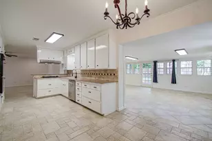 2708 Tallow St, Alvin, TX 77511 - Photo 5