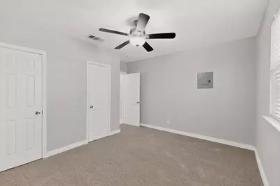 907 Ogden Avenue, Cockrell Hill, TX 75211 - Photo 19