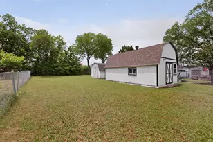 907 Ogden Ave, Cockrell Hill, TX 75211 - Photo 39