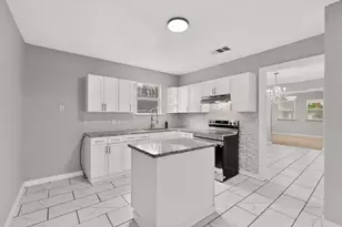 907 Ogden Ave, Cockrell Hill, TX 75211 - Photo 11