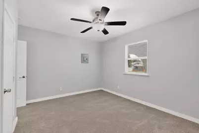 907 Ogden Avenue, Cockrell Hill, TX 75211 - Photo 17