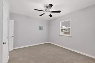 907 Ogden Ave, Cockrell Hill, TX 75211 - Photo 17