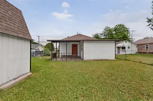 907 Ogden Ave, Cockrell Hill, TX 75211 - Photo 35