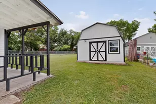 907 Ogden Ave, Cockrell Hill, TX 75211 - Photo 37