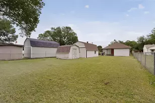 907 Ogden Ave, Cockrell Hill, TX 75211 - Photo 37
