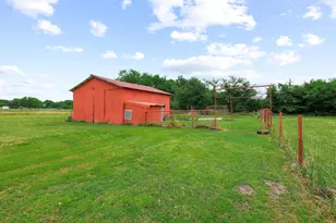 323 Co Rd 3804, Wolfe City, TX 75496 - Photo 27