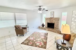 2117 Foxcroft Cir, Denton, TX 76209 - Photo 5
