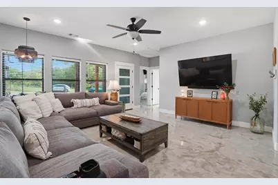 512 W Locust Street, Whitewright, TX 75491 - Photo 3