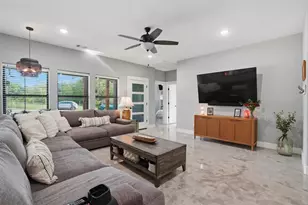 512 W Locust St, Whitewright, TX 75491 - Photo 3