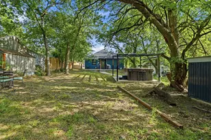 512 W Locust St, Whitewright, TX 75491 - Photo 25