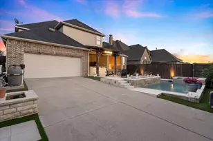 2709 Damsel Bella Blvd, Lewisville, TX 75056 - Photo 3