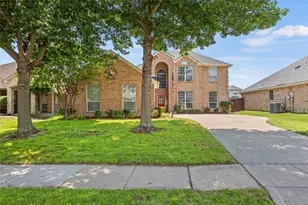 2715 Forest Lake Dr, Grand Prairie, TX 75052 - Photo 1