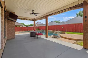 2715 Forest Lake Dr, Grand Prairie, TX 75052 - Photo 29