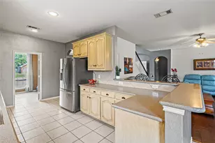 2715 Forest Lake Dr, Grand Prairie, TX 75052 - Photo 9