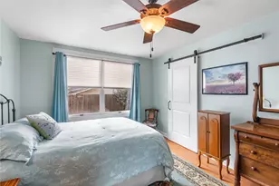 303 Market St W, Honey Grove, TX 75446 - Photo 17