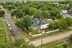 303 Market St W, Honey Grove, TX 75446 - Photo 37