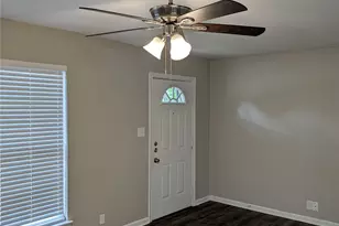105 Dupont Cir, Fort Worth, TX 76134 - Photo 3