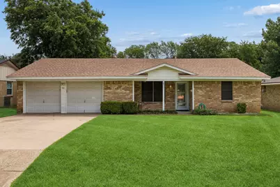 801 Broadway Avenue, Euless, TX 76040 - Photo 1