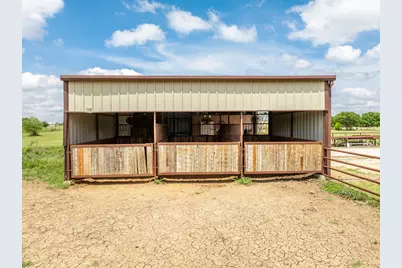 560 Meadow Lane, Crawford, TX 76638 - Photo 11