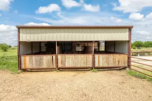 560 Meadow Ln, Crawford, TX 76638 - Photo 11