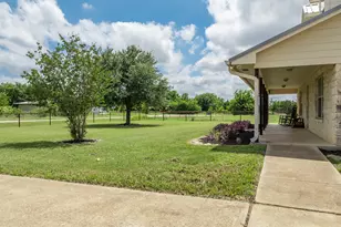 560 Meadow Ln, Crawford, TX 76638 - Photo 19