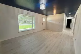 2021 Lexington Pl, Bedford, TX 76022 - Photo 9