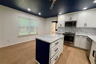 2021 Lexington Pl, Bedford, TX 76022 - Photo 5
