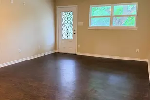 542 W Wilson St, Cleburne, TX 76033 - Photo 3