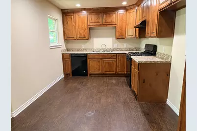 542 W Wilson Street, Cleburne, TX 76033 - Photo 5
