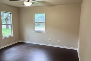 542 W Wilson St, Cleburne, TX 76033 - Photo 9