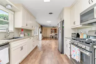 1328 Brookside Dr, Hurst, TX 76053 - Photo 9