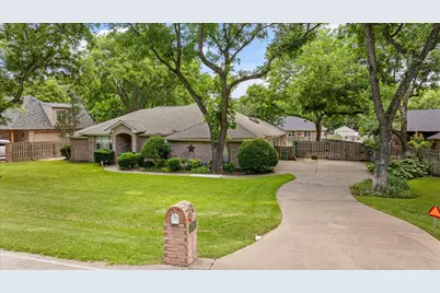 8912 Green Leaves Drive, Granbury, TX 76049 - Photo 7