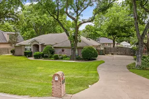8912 Green Leaves Dr, Granbury, TX 76049 - Photo 7