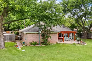 8912 Green Leaves Dr, Granbury, TX 76049 - Photo 9