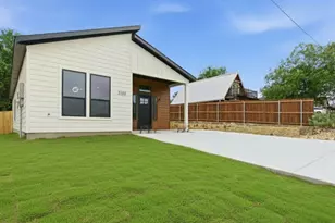 2703 Brazos River Dr, Granbury, TX 76048 - Photo 3