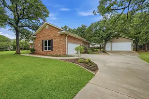 106 Santee Dr, Lake Kiowa, TX 76240 - Photo 3
