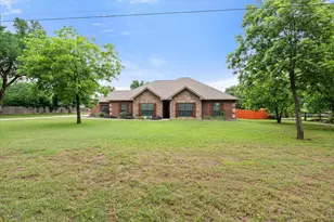 2913 Bairds Ln, Burleson, TX 76028 - Photo 3