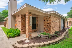 5729 Cancun Dr, North Richland Hills, TX 76180 - Photo 3