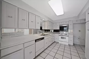 12574 Burninglog Ln, Dallas, TX 75243 - Photo 11