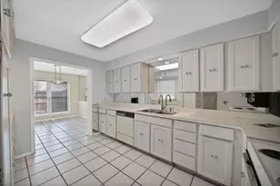 12574 Burninglog Ln, Dallas, TX 75243 - Photo 11