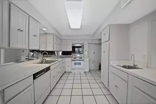 12574 Burninglog Ln, Dallas, TX 75243 - Photo 9