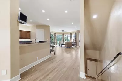 410 Mills Street, Fort Worth, TX 76102 - Photo 9