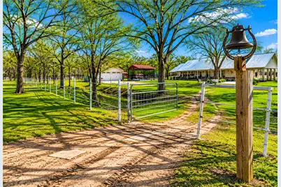 168 Country Drive, Waco, TX 76705 - Photo 9