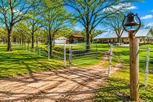 168 Country Dr, Waco, TX 76705 - Photo 9