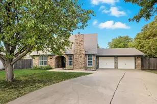 800 Colony Ct, Blue Mound, TX 76131 - Photo 33